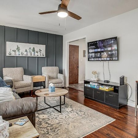 Chic Home With Huge Grassy Yard 7 Mins To Arrowhead Stadium Independence Buitenkant foto