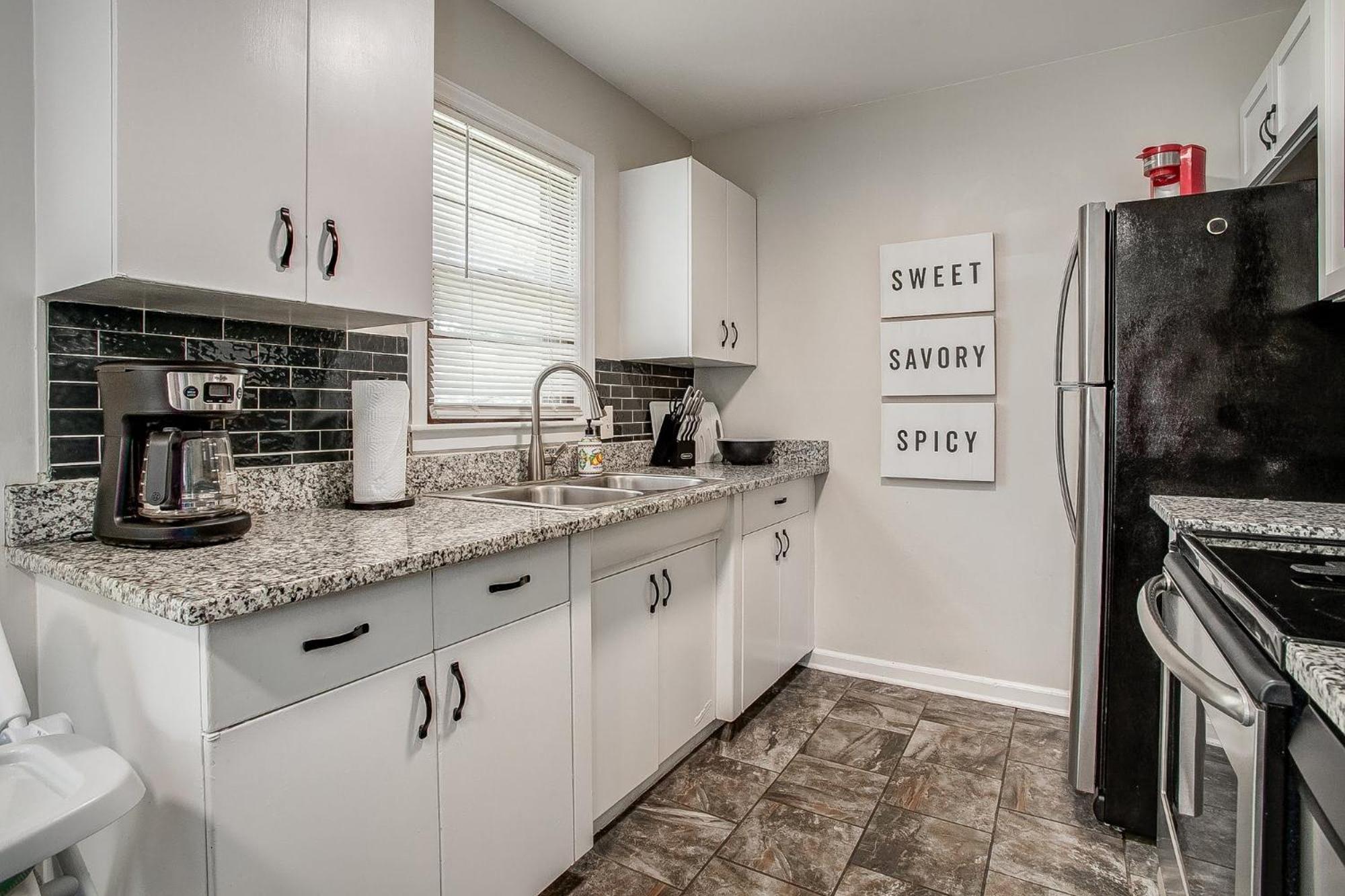 Chic Home With Huge Grassy Yard 7 Mins To Arrowhead Stadium Independence Buitenkant foto