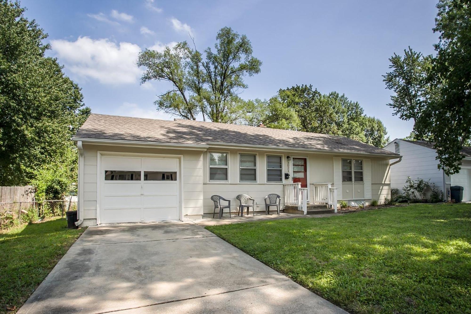 Chic Home With Huge Grassy Yard 7 Mins To Arrowhead Stadium Independence Buitenkant foto