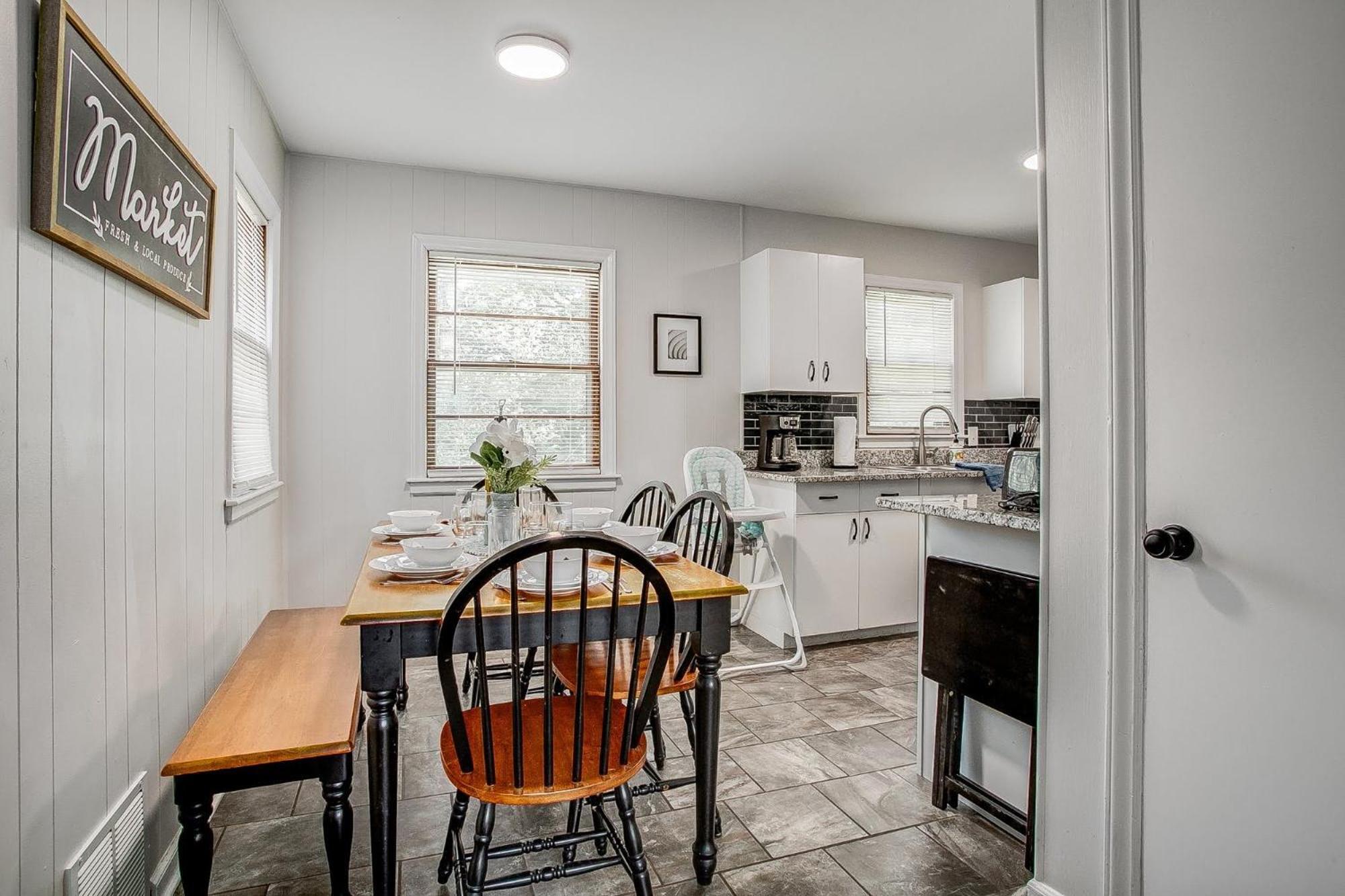 Chic Home With Huge Grassy Yard 7 Mins To Arrowhead Stadium Independence Buitenkant foto